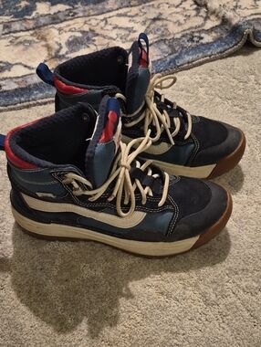 Vans UltraRange EXO Hi MTE (Mountain Edition) high-top winter/all-weather boots.